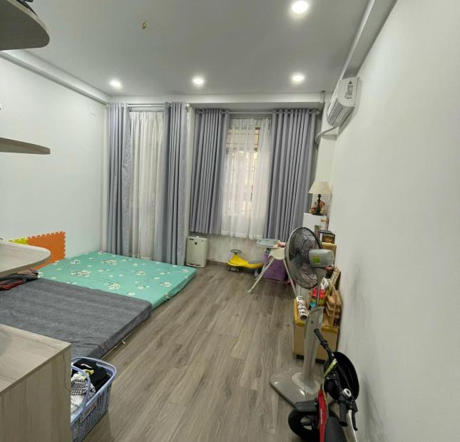 Nhà 5 tầng 6 phòng ngủ - nở hậu – phường 7 Phú Nhuận - hơn 7 tỷ 