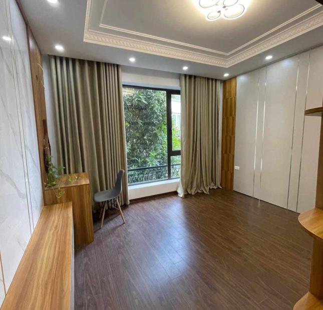 Bán Nhà Phố Hồng Tiến, Bồ Đề, 38m2, 5 Tầng, Lô Góc, Phân Lô, Ô Tô, Nhỉnh 5 Tỷ