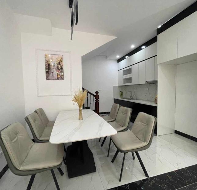 Bán Nhà Phố Hồng Tiến, Bồ Đề, 38m2, 5 Tầng, Lô Góc, Phân Lô, Ô Tô, Nhỉnh 5 Tỷ