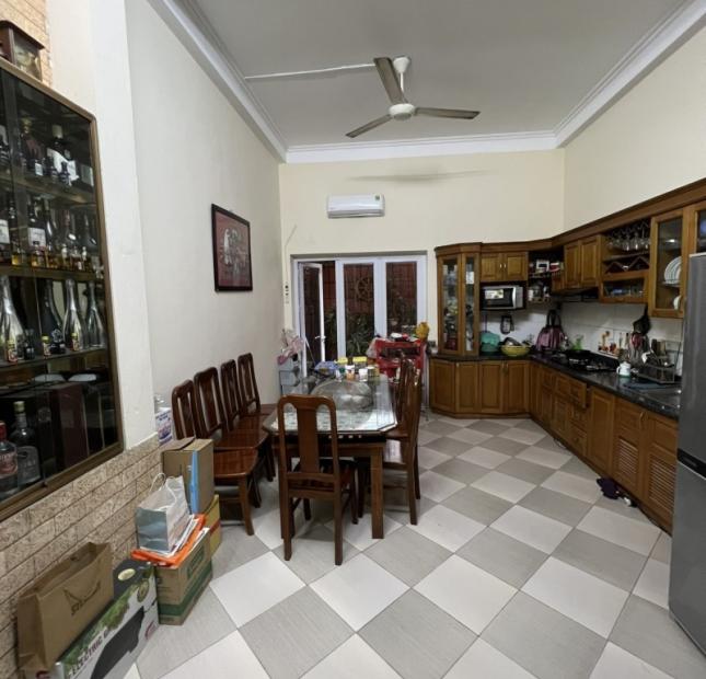 Bán nhà 4 tầng Nguyễn Văn Cừ,Long Biên 72m2,Mt4m,phân lô hơn 7 tỷ