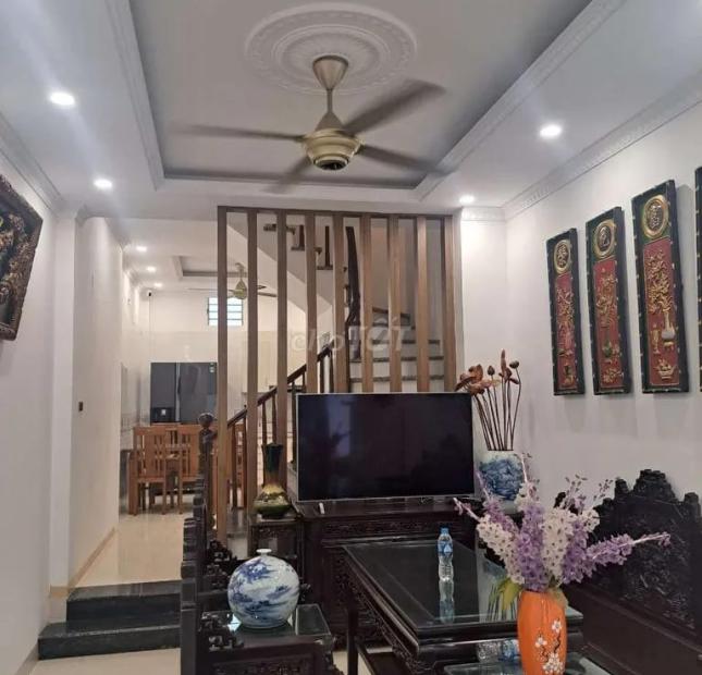 Cho thuê nhà tại Lạc Long Quân phù hợp ở gia đình , văn phòng , kd online