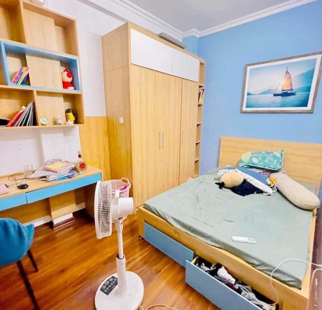 Bán nhà mặt ngõ Vương Thừa Vũ 40m x 5 tầng, mt: 4,5m, nở hậu, kinh doanh sầm uất