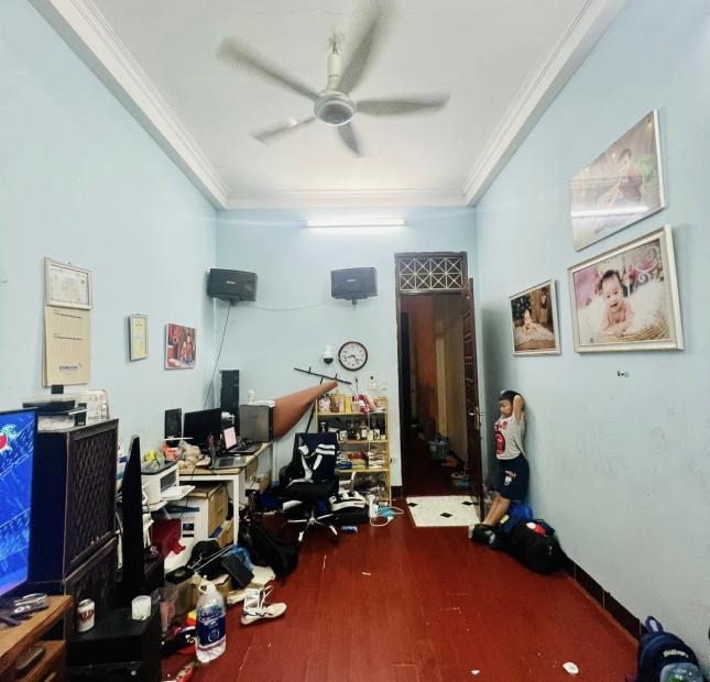 Mặt phố Vương Thừa Vũ 62m x 4 tầng, mt: 3.5m, nhà 2 mặt thoáng, ô tô đỗ thoải mái