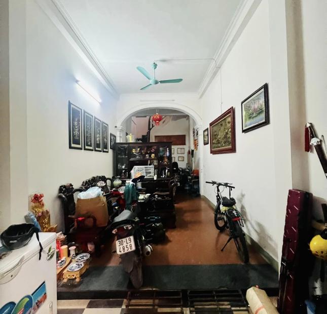 Mặt phố Vương Thừa Vũ 62m x 4 tầng, mt: 3.5m, nhà 2 mặt thoáng, ô tô đỗ thoải mái