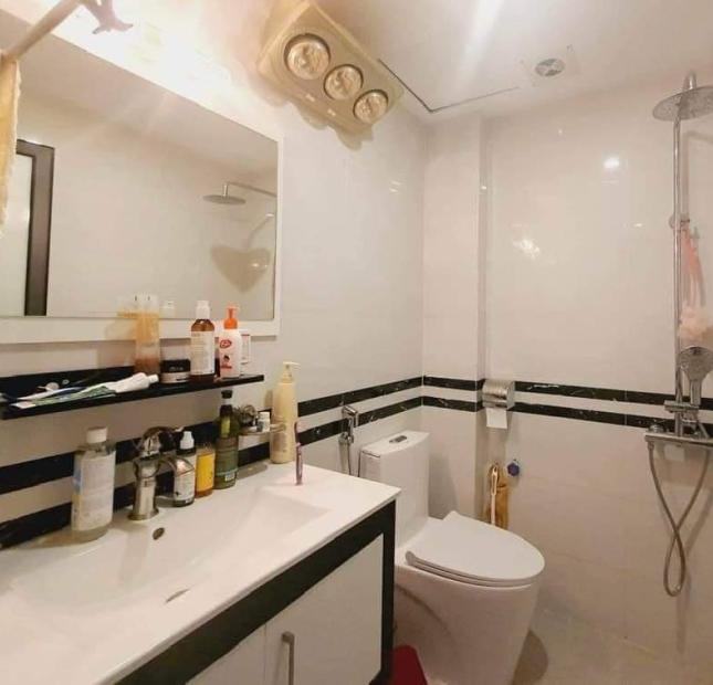 Hạ chào 1 tỷ - nhà Trần Quốc Hoàn,50m2  P.lô 5TGara - ôtô -dân trí cao - vip nhất Cầu Giấy