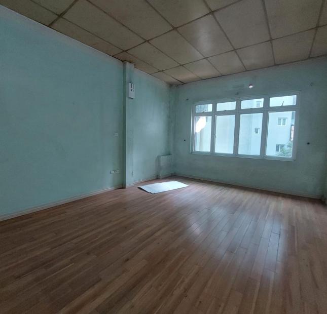 Cho thuê nhà Lạc Long Quân, 70m2, 4T, 3N, ô tô, KD online, 10tr, Cầu Giấy.