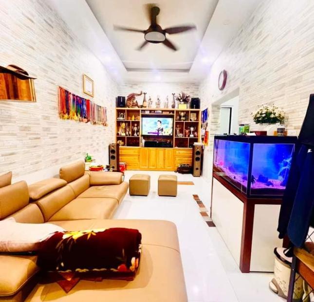 GIA ĐÌNH CHUYỂN CÔNG TÁC CẦN BÁN NHÀ ĐẸP DT:44M2 SỔ ĐỎ 5 TẦNG MT: 3.6M GIÁ:4.05 TỶ VÀI P ĐI BỘ