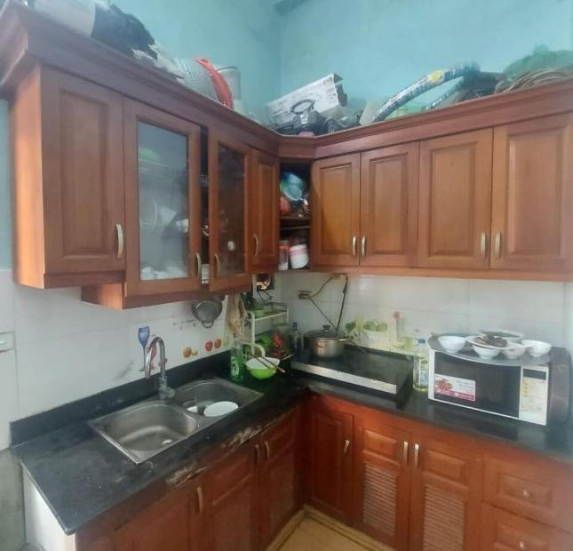bán nhà mặt phố Võng Thị 42m x 4 tầng, mt: 4.8m, ô tô tránh đỗ trước cửa nhà