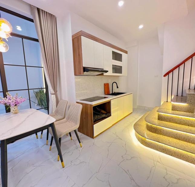 Bán nhà mặt ngõ Cự Lộc 51m x 4 tầng, mt: 6m
Giá chào: 5.28 tỷ thương lượng