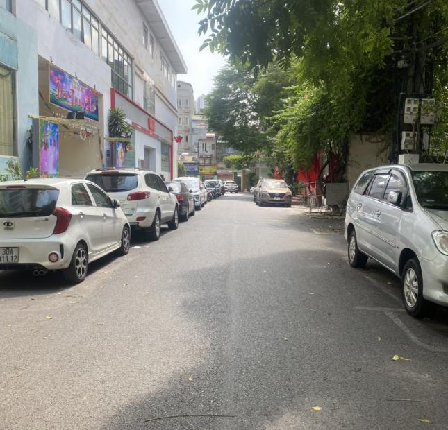 bán nhà lô góc Hai Bà Trưng, Diện tích 42m, mặt tiền 12m, ô tô tránh vào tận nhà