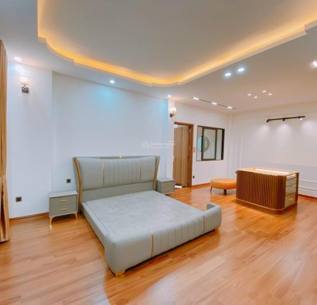 Nhà đẹp phố Nguyễn Văn Cừ, 71m2 x 6 tầng, lô góc, gara ôtô, thang máy, KD, nội thất Châu Âu