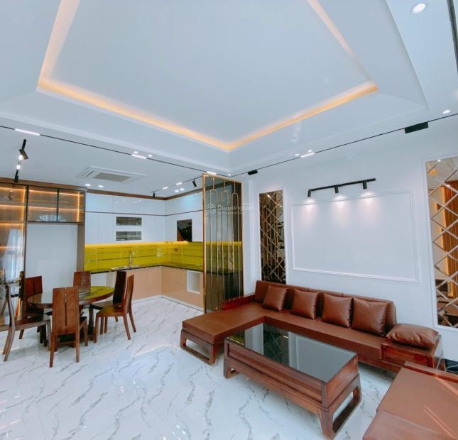 Nhà đẹp phố Nguyễn Văn Cừ, 71m2 x 6 tầng, lô góc, gara ôtô, thang máy, KD, nội thất Châu Âu