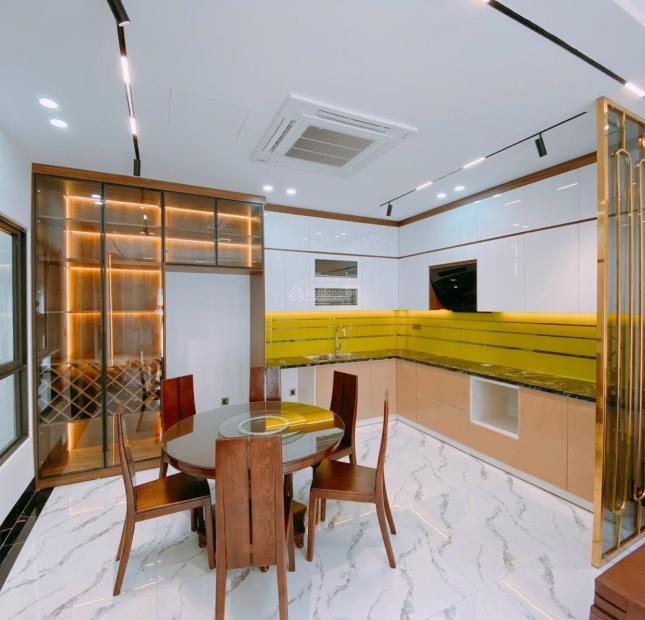 Nhà đẹp phố Nguyễn Văn Cừ, 71m2 x 6 tầng, lô góc, gara ôtô, thang máy, KD, nội thất Châu Âu