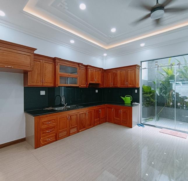 Giảm 1 tỷ, Bán nhà Hoàn Công 3 tầng, 142.7m2 đường Nguyễn Tri Phương, p.Dĩ An, Tp.Dĩ An