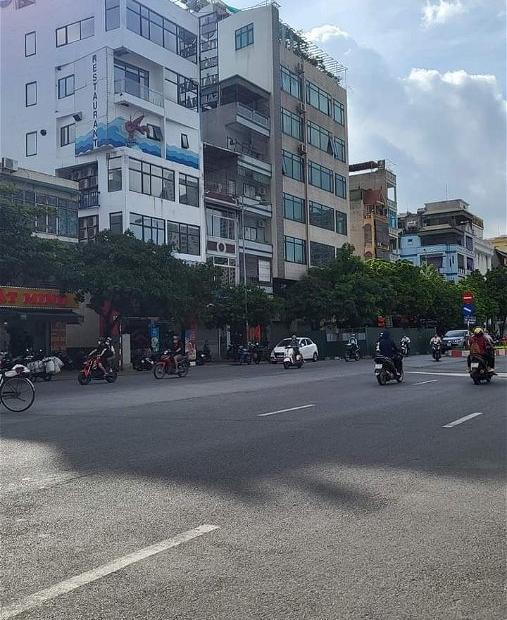 Hiếm nhà mặt phố lớn Vũ Trọng Khánh, 143m², MT 6.5m, vỉa hè rộng, KD sầm uất, giá 48 tỷ.