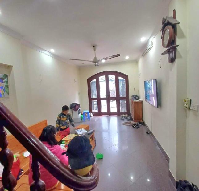Bán nhà ngõ 77 Xuân La 37m x 5 tầng, mt: 3.3m

Giá chào: 5.2 tỷ thương lượng