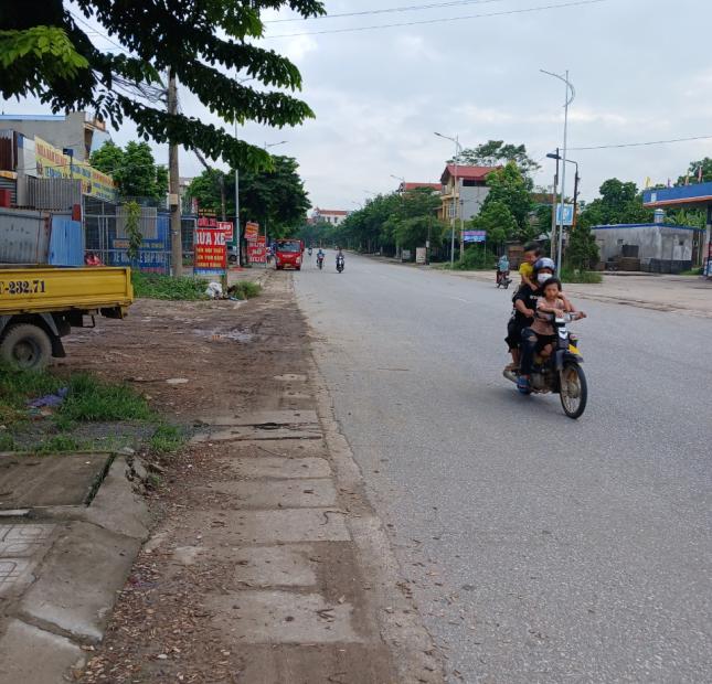 ( CỰC HIẾM, RẺ) bán đất tặng nhà  3 tầng mới đẹp, trước mặt có ki ốt kinh doanh mặt đường QL3