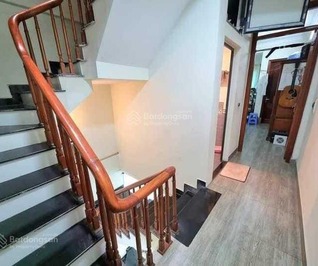 Bán nhà Tô Vĩnh Diện Nhà 4T cách phố 15m DT: 62M ô tô đỗ cửa