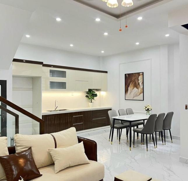 Bán nhà Trần cung,40m 4 tầng, 4 phòng ngủ, nhà dân xây, giá 4.8tỷ