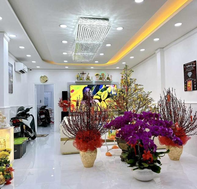 Bán nhà Quận 10, 10m ra Lê Hồng Phong, Nhà 3tầng, Ngang 5.5m, Giá rẻ