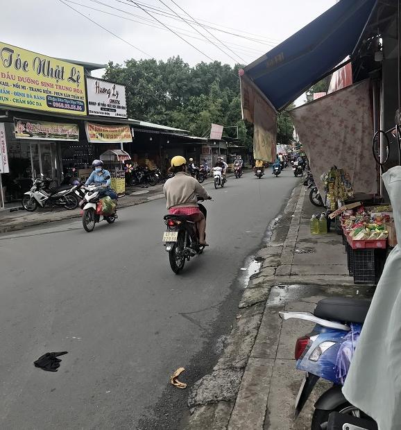 Cần sang mặt bằng ngay chợ Phú Chánh A, mặt đường chính ngay ngã 3.