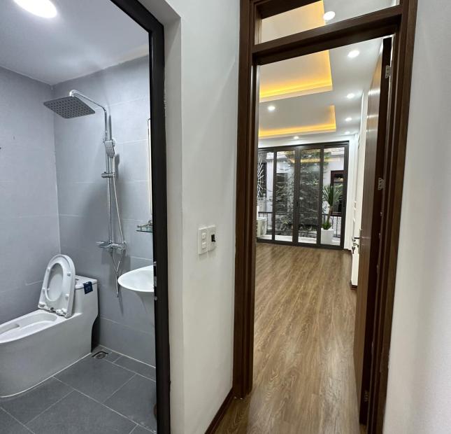 Chỉ cần trả trước 1.5 tỷ sở hữu ngay căn nhà xây 5 tầng, Ô TÔ ĐỖ CỬA, VIEW HỒ, tại  Nam Từ Liêm HÀ