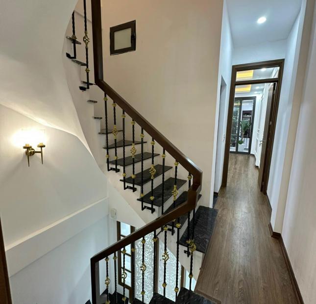 Chỉ cần trả trước 1.5 tỷ sở hữu ngay căn nhà xây 5 tầng, Ô TÔ ĐỖ CỬA, VIEW HỒ, tại  Nam Từ Liêm HÀ