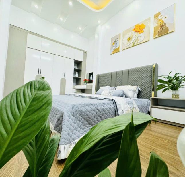 VỊ TRÍ NHÀ ĐẸP CHỈ 1 NHÀ RA ÔTÔ ,RA PHỐ ,MẶT TIỀN RỘNG NHÀ ĐẸP NHƯ KHÁCH SẠN 5 ☆ CHỦ TẶNG LẠI FULL