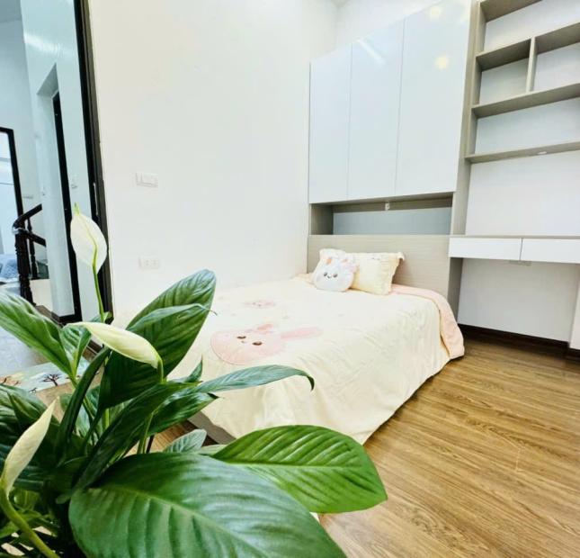 VỊ TRÍ NHÀ ĐẸP CHỈ 1 NHÀ RA ÔTÔ ,RA PHỐ ,MẶT TIỀN RỘNG NHÀ ĐẸP NHƯ KHÁCH SẠN 5 ☆ CHỦ TẶNG LẠI FULL