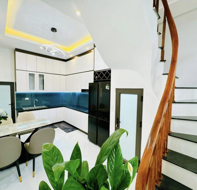 Bán nhà 5 tầng phố Tô Vĩnh Diện gần Ngã tư sở