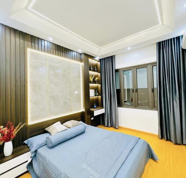 Bán nhà 5 tầng phố Tô Vĩnh Diện gần Ngã tư sở