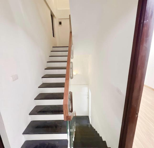 Siêu Hiếm: 1 Nhà Ra Mặt Ngõ, Ô Tô Tránh, 2 Thoáng, Giá Chỉ 5 Tỷ - Nguyễn Ngọc Nại 31m2, 4 Tầng