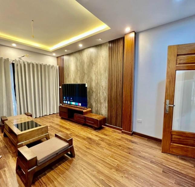 Bán nhà Vương thừa vũ, ba mặt thoáng DT:63m x 4 tầng