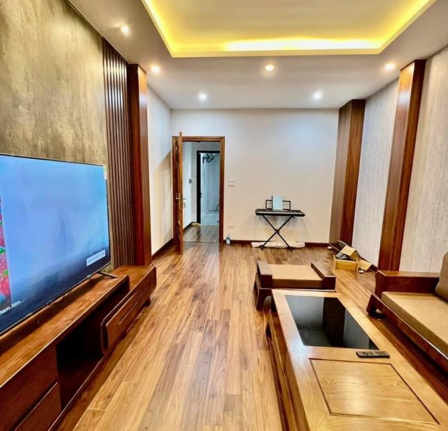 Bán nhà Vương thừa vũ, ba mặt thoáng DT:63m x 4 tầng