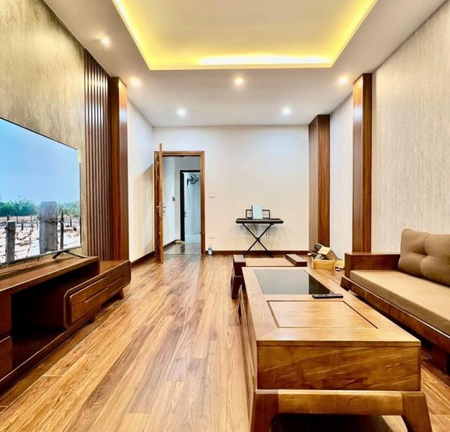 Bán nhà Vương thừa vũ, ba mặt thoáng DT:63m x 4 tầng