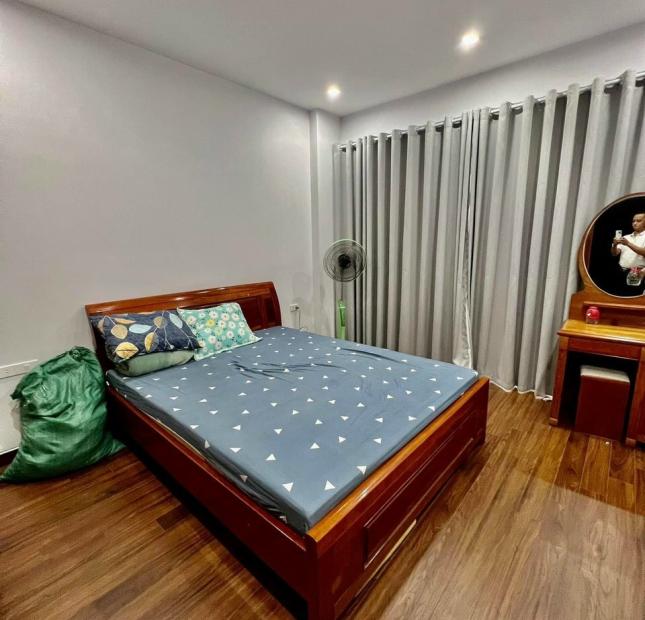 Bán nhà Vương thừa vũ, ba mặt thoáng DT:63m x 4 tầng