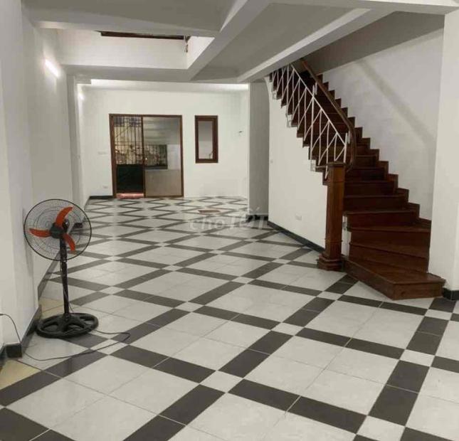 Chính chủ cho thuê tầng 1 thông sàn phố Phùng Khoang ,ngõ ô tô vào nhà 100m