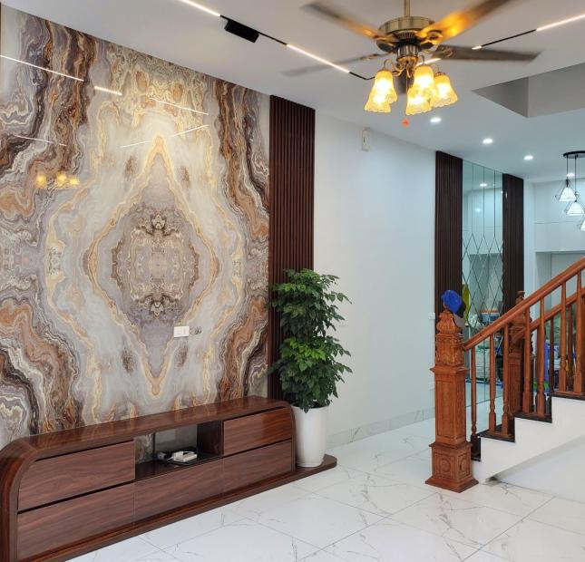 Cơ Hội Hiếm Có: Nhà 2 Mặt Ngõ, OTO Đỗ Cửa Lê Trọng Tấn 44m2, 7 Tỷ