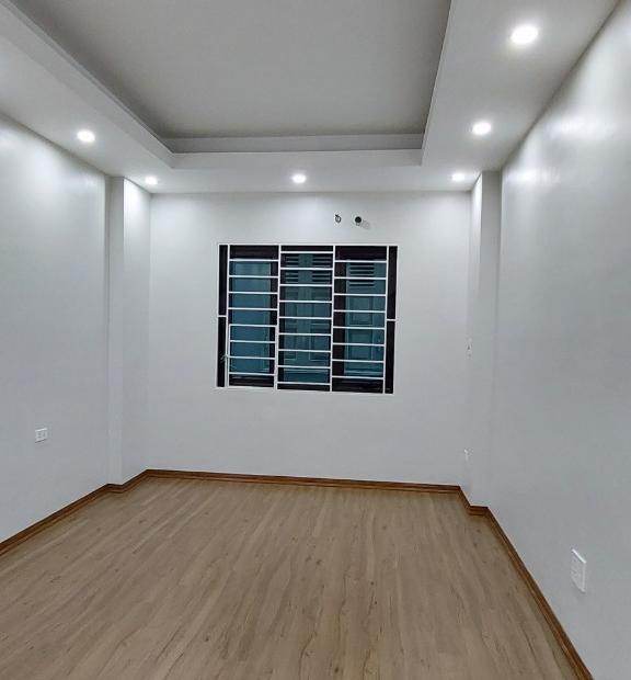 Bán nhà 5T, phố Nguyễn Thái Học, Hà Đông. Vị trí đẹp, cách 1 nhà ra đường ô tô tránh. Giá 4,25 tỷ. Lh 0984672007