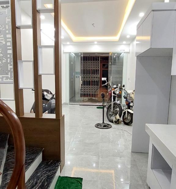 Bán nhà 5T, phố Nguyễn Thái Học, Hà Đông. Vị trí đẹp, cách 1 nhà ra đường ô tô tránh. Giá 4,25 tỷ. Lh 0984672007