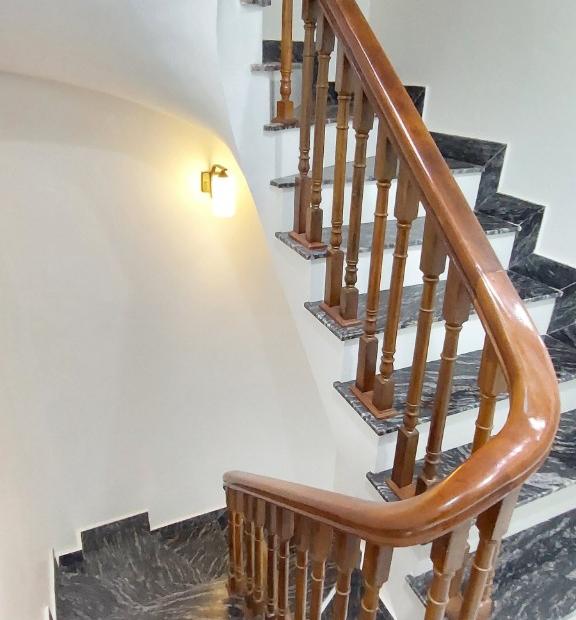 Bán nhà 5T, phố Nguyễn Thái Học, Hà Đông. Vị trí đẹp, cách 1 nhà ra đường ô tô tránh. Giá 4,25 tỷ. Lh 0984672007