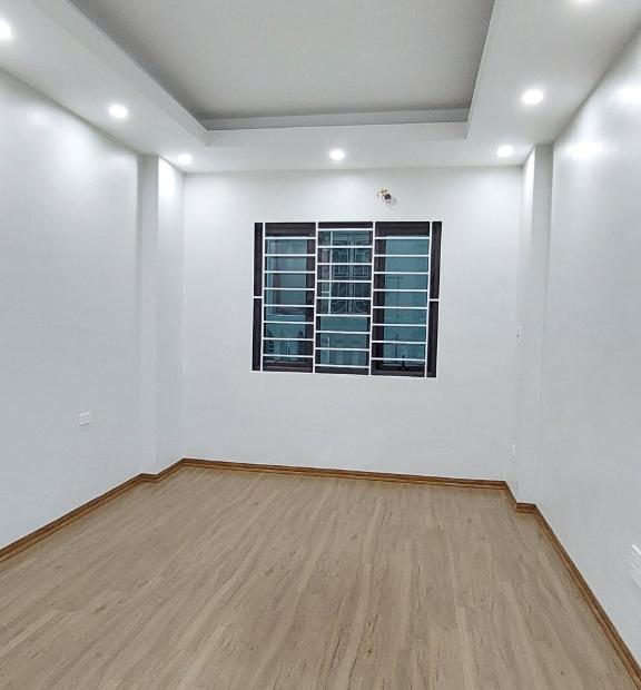 Bán nhà 5T, phố Nguyễn Thái Học, Hà Đông. Vị trí đẹp, cách 1 nhà ra đường ô tô tránh. Giá 4,25 tỷ. Lh 0984672007
