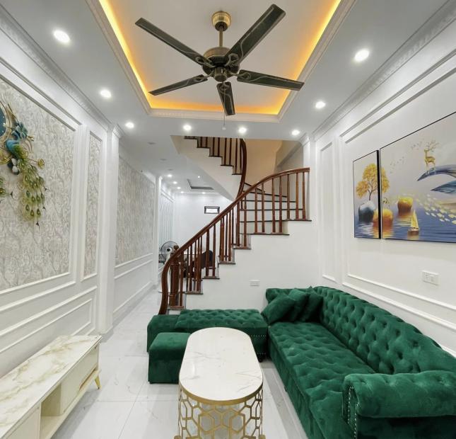 NHÀ ĐẸP- TRUNG TÂM CẦU GIẤY- 10 MÉT Ô TÔ TRÁNH- NHÀ MỚI XÂY.