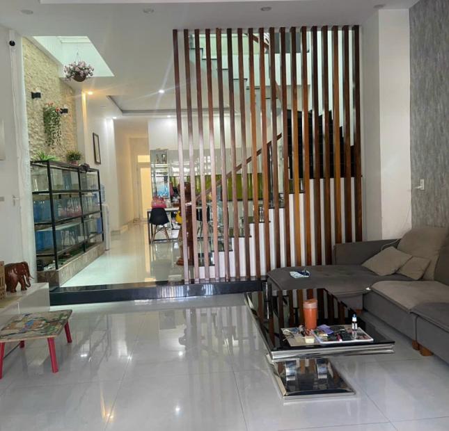 Bán gấp nhà Mặt tiền Trưng Nữ Vương, Hải Châu,S:120m2,3tầng,Giá chỉ 15.5 tỷ.TLCC