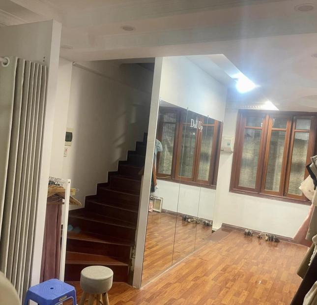 BÁN NHÀ KINH DOANH PHÂN LÔ PHỐ HOÀNG CẦU – ĐỐNG ĐA – 38M2*5 TẦNG –Ô TÔ TRÁNH- VỈA HÈ – LH : 0985836182
