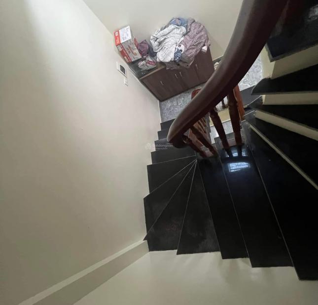 Bán nhà 34m2 x 5 tầng, mặt tiền 4.6m, đường Thạch Bàn, Quận Long Biên, gần hồ - 2.9 tỷ