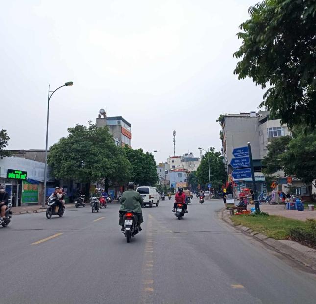 Bán nhà 34m2 x 5 tầng, mặt tiền 4.6m, đường Thạch Bàn, Quận Long Biên, gần hồ - 2.9 tỷ
