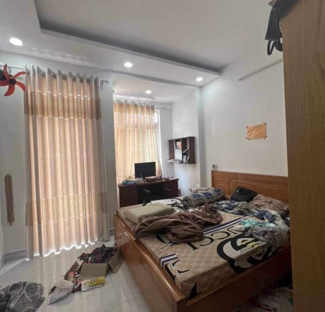 Nóng! Căn nhà Cách Mạng Tháng Tám, Quận 10, 50m2, Giá 4.9 tỷ