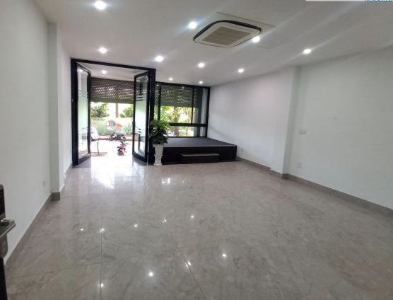 Cần Bán nhà căn góc tại Cầu Giấy, Giá 17,9 tỷ Đang cho thuê