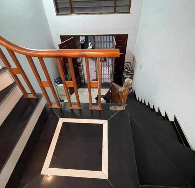 Bán nhà ngõ 236 Khương Đình 42m x 5 tầng, mt: 3.5m, ô tô nhỏ đỗ cửa, chỉ hơn  4 tỷ